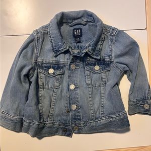 Used denim baby gap jacket. 12-18 months